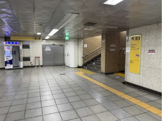 飯田橋駅B3出口を出ます。